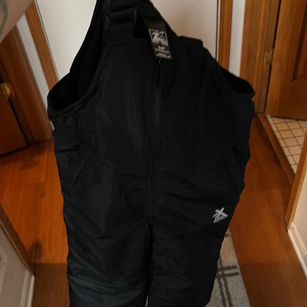 Boys snow bibs size 6/7
